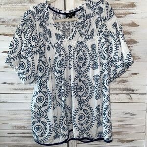 🎄2/$20 Gigio White and navy puff sleeve blouse